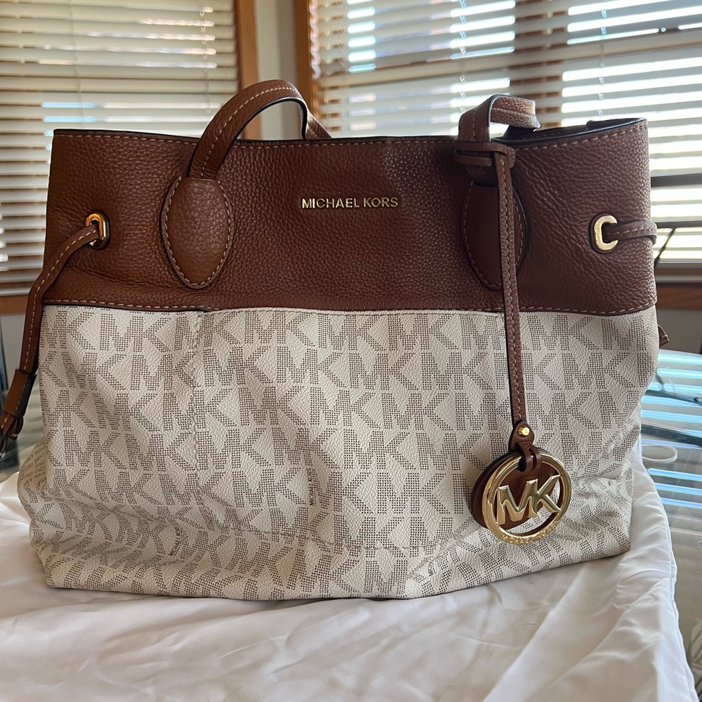 Michael Kors signature logo shoulder bag